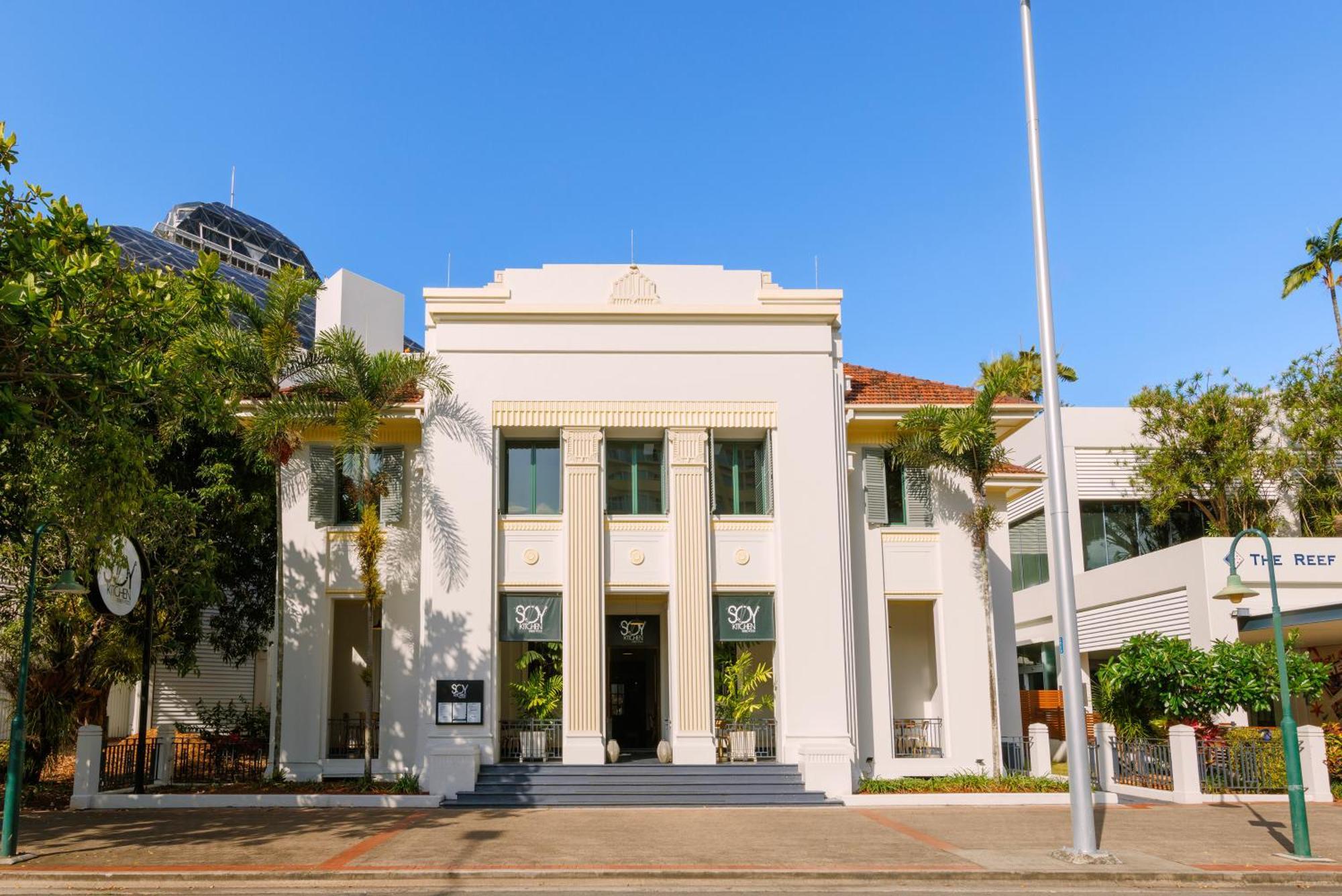 铂尔曼礁滩酒店赌场 凱恩斯 外观 照片 The former Bank of Perth headquarters in Perth City